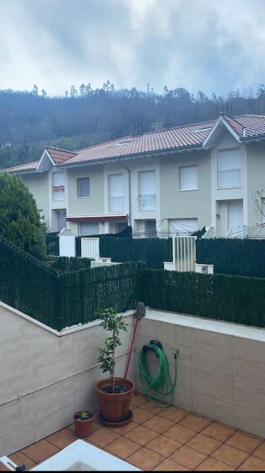 Casa En La Montana Con Piscina De Temporada Villa Arredondo Exterior photo
